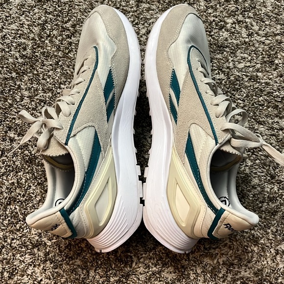 Reebok size 11 CL Legacy AZ - Picture 4 of 7